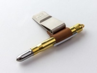 使うほどに艶が出る。牛革のペンホルダー