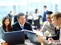 スリルとハプニングが満載!?　社内恋愛をしたら、まわりにオープンにしたい？⇒92％の女子は……