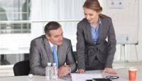 ぶっちゃけ、会社に尊敬できる人がいない社会人は8割も！ 「いい人は多いけど……」