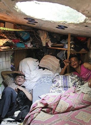 下水道に22年間住む夫婦