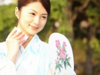 い、色っぽい……！　女性が「汗を拭く姿」にドキッとする瞬間3選