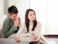 どんなとき？　男性が、彼女に“ウソ”をつきたくなる瞬間6つ