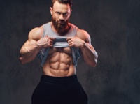 男性は男性の胸を良く見ている。最新の視線追跡調査で明らかに（カナダ研究）