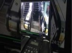 【危険】脚を滑らせたおじいちゃんが延々とエスカレーターを落ち続け…