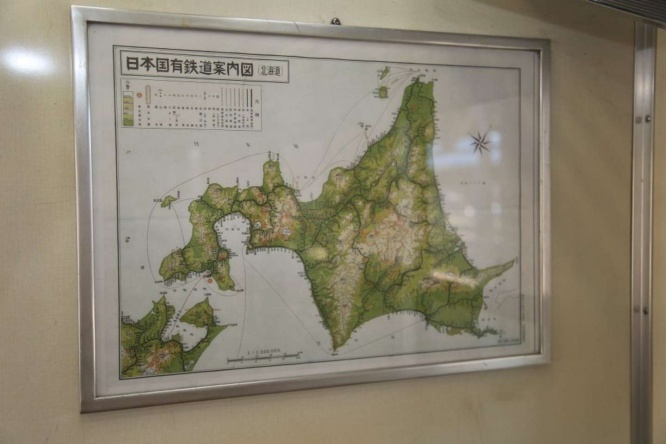 車内にある国鉄時代の地図（画像提供：えちごトキめき鉄道）