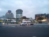 つくば駅前（Dai Watさん撮影、Flickrより）