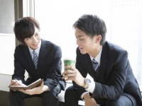一人勝ちさせたくね～！　男性は合コンに自分よりルックスのいいメンバーを「入れる」or「入れない」？