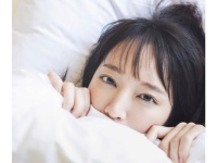 吉岡里帆が美しすぎる白い肌を公開！　写真集の先行カット披露に「全部かわいい」「魅力が爆発してる」の声