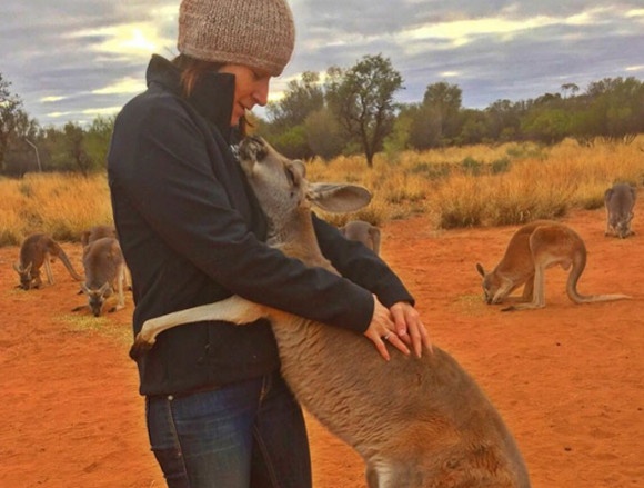 だって抱っこが好きやね～ん！とにかく毎日抱っこされたがりなカンガルーのいる風景