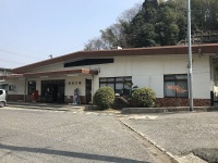 18年3月の志和口駅。りょうまの看板がある