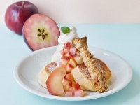「奇跡のパンケーキ 紅の夢アップルパイ」（1400円）