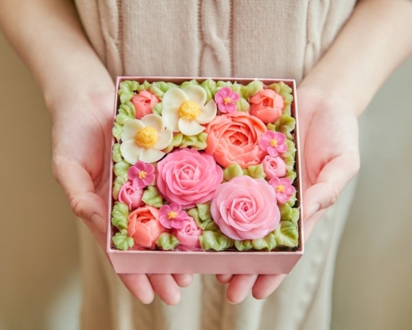 まるで生花のようなお花スイーツ。まだ間に合う母の日ギフトにもぴったりのケーキ