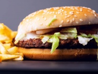 広告より具が小さいとマクドナルドなどを訴えた集団訴訟、広告に問題ないと原告側が敗訴