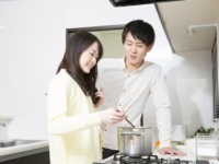 彼氏と暮らすとき、生活費はどうする？　ほとんどの女子が「彼氏と○○する」を選択！