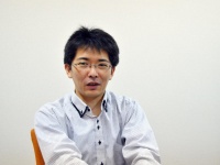 インタビューに答えるかすがまるさん