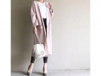 大人女子でもしっくりくるのは、糖度控えめの淡いピンク　＃東京365日コーデ