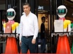 【マジかよ】中国の富豪が引き連れているのは…ん、人じゃない？