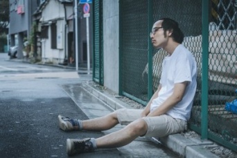 オレだって不安なんだ!!　彼女にイジられたくないのは「メタボに近づくお腹」or「薄くなる頭」？