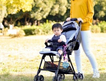 「赤ちゃんと犬を連れて、雨上がりの街を歩いていた私。すれ違った中年女性が『こんなに寒い中』と言って...」（三重県・30代女性）
