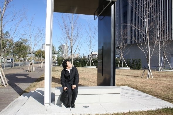 「丸いなぁ」と見上げるK