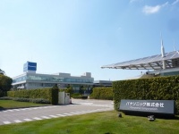 門真市のパナソニック本社（Pokarinさん撮影、Wikimedia Commonsより）
