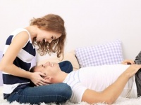 ちょっとショックかも……。男性が彼女に「好き」と伝える頻度ランキング！⇒43.8％が〇〇！