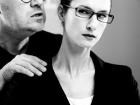 それ、セクハラです！　女性が「職場飲み会」であった被害・6選