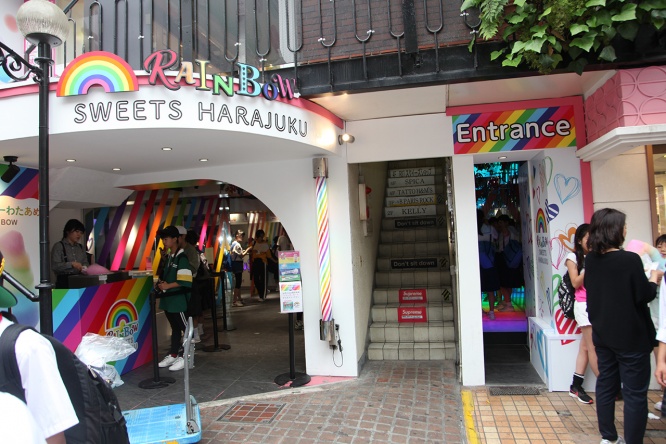 店の前