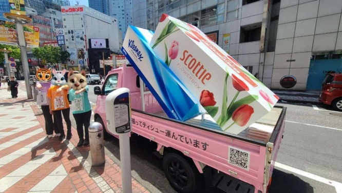 土日にはボックスティッシュのサンプリングも実施