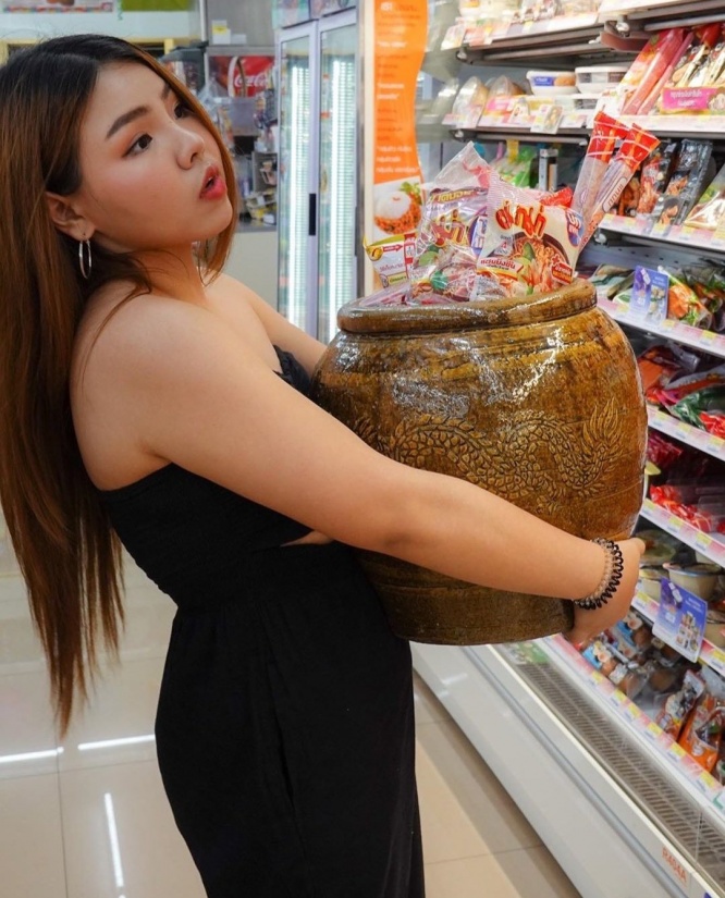 タイ人　いろんなもので買い物