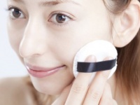 みんなが愛用中！　人気のリピートコスメ4選