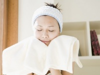 女性が、毛穴の「黒ずみ」を解消するためにしていること3選