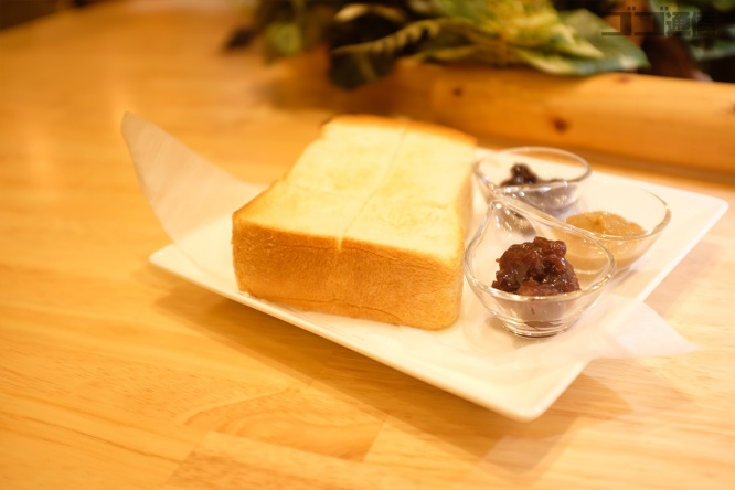 『KOMEDA is □』(コメダイズ)