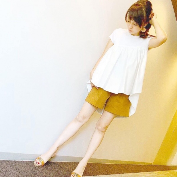 渡辺美奈代、ショートパンツの生足に大反響「50歳に見えない」「若々しい」