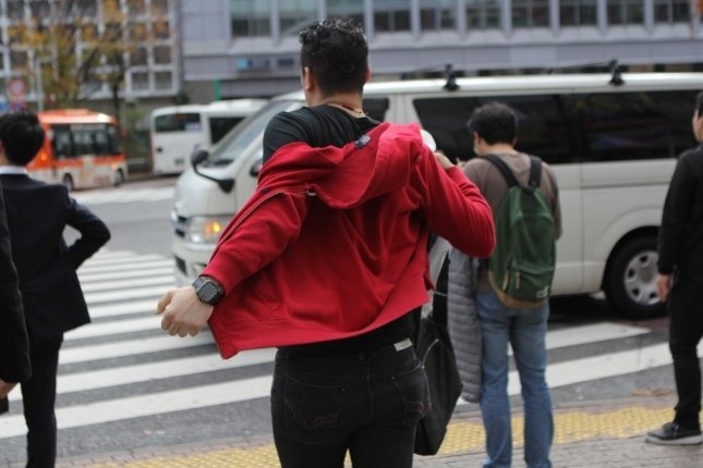 暑いのはもちろん男性も同じだ