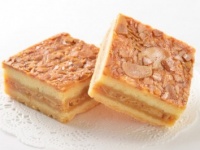 【横浜土産】横浜のレンガに見立てて焼き上げた、生キャラメルナッツ味のしっとり焼き菓子「横濱レンガ通り」