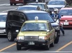 交通法規は守ろう！ 無茶な車線変更をした車の後ろから白バイが…