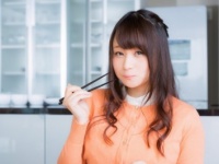 「胸が大きい残念顔」と「胸が小さい美人」、男性が結婚したいのは？