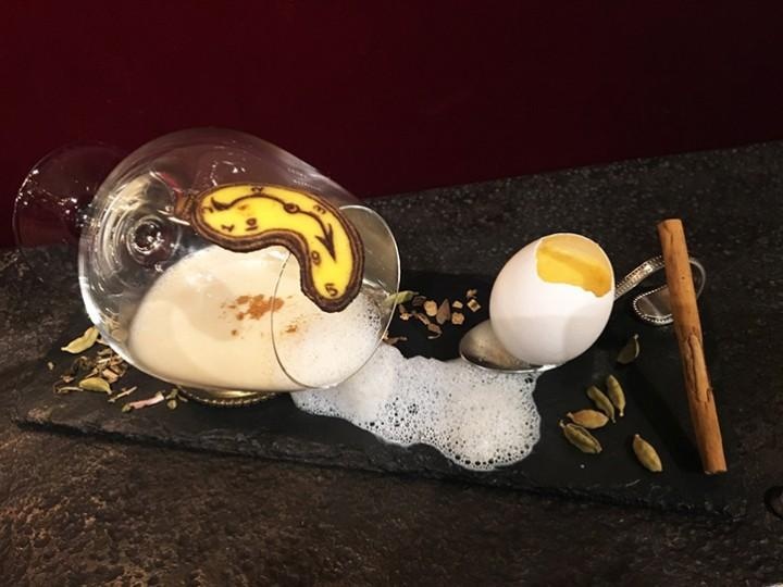 ダリの世界へワープ