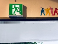何があったの...？（画像はOVERALLs提供、編集部でトリミング）