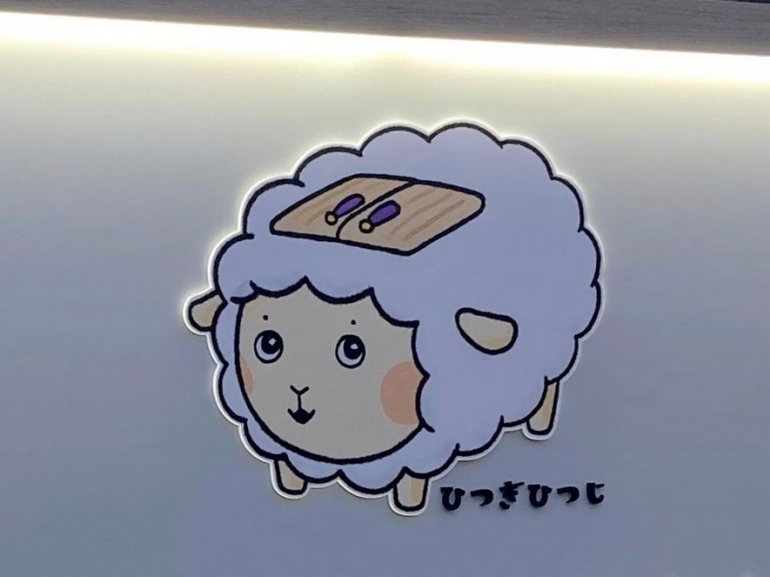 考えすぎると怖くなるかも？　「明るい葬儀用品メーカー」が作ったシュールすぎるゆるキャラが話題