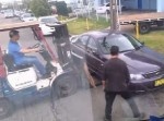 【力技】フォークリフトで無断駐車している車両を強制撤去！