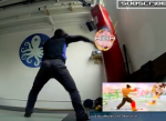 格闘ゲーム”鉄拳”シリーズの人気キャラ・風間仁の技を再現した男性が現れる