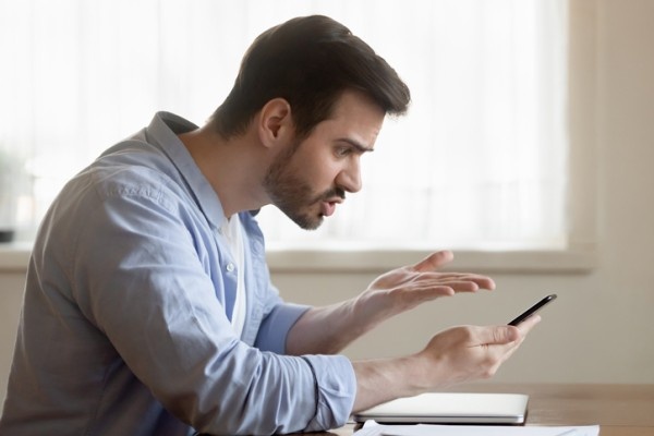 SNSで間違いを指摘された人は、更に間違った情報を投稿するようになる
