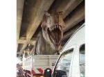 タイの道路にて、生きたT-REXがトラックで運ばれてる！！