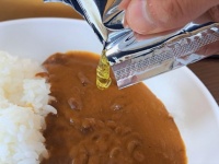 「カレーにマスカットのソース？合うわけないじゃん！」　山梨「シャインカレー」を侮った結果→体が硬直した