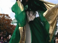 イベントで楽曲を披露するまりこふんさん