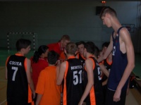 16歳で身長229cm、ヨーロッパの超高校級バスケットボール選手が頭一つどころじゃないほど突き抜けている