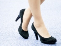 え、裸足？　足が「くさそう」な女性がしていそうなこと5つ