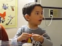 耳の不自由な少年が初めて音を聴いた時の反応にSNSユーザーら、画面が涙で見えなくなる
